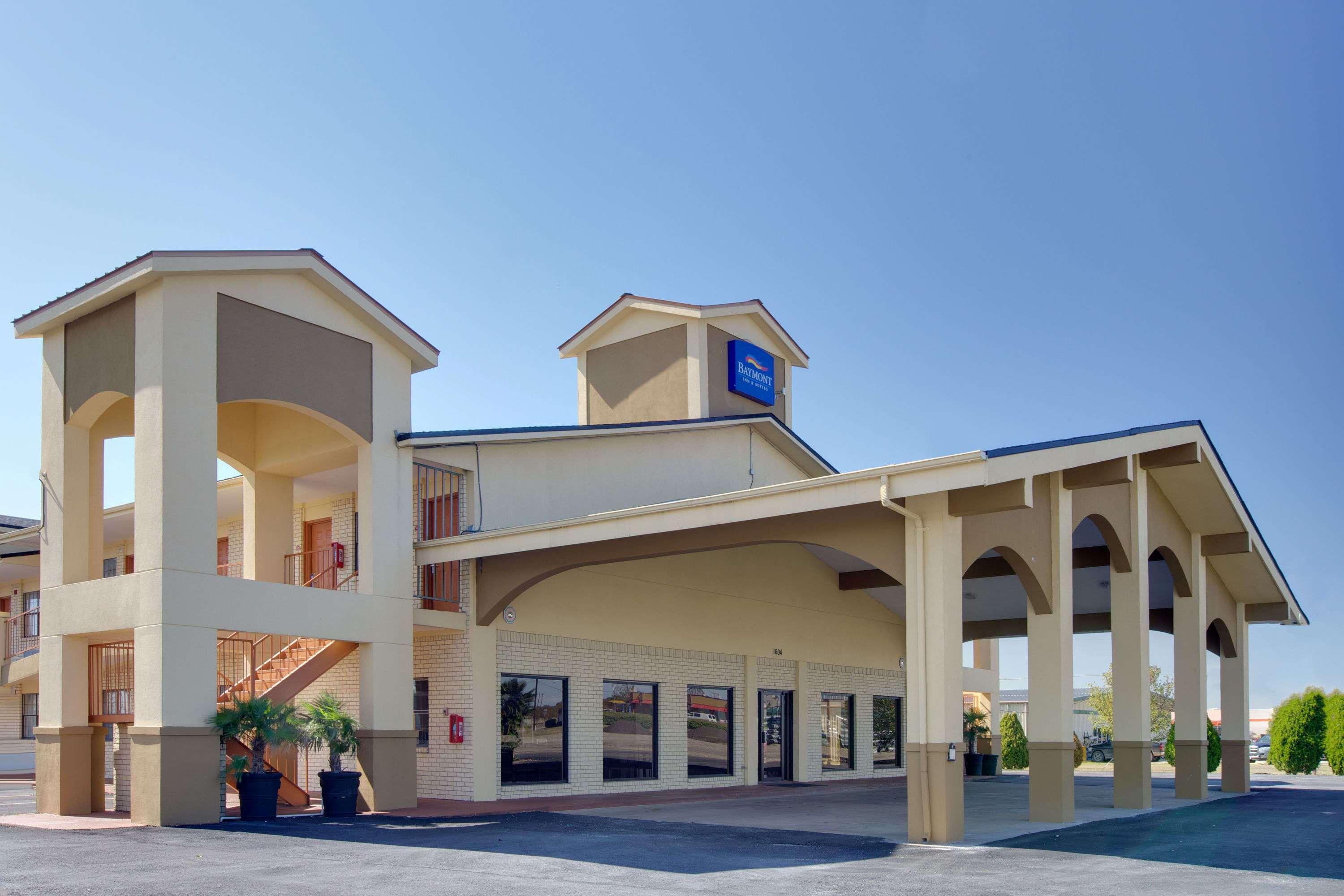 Hotel Baymont By Wyndham Terrell Exterior foto