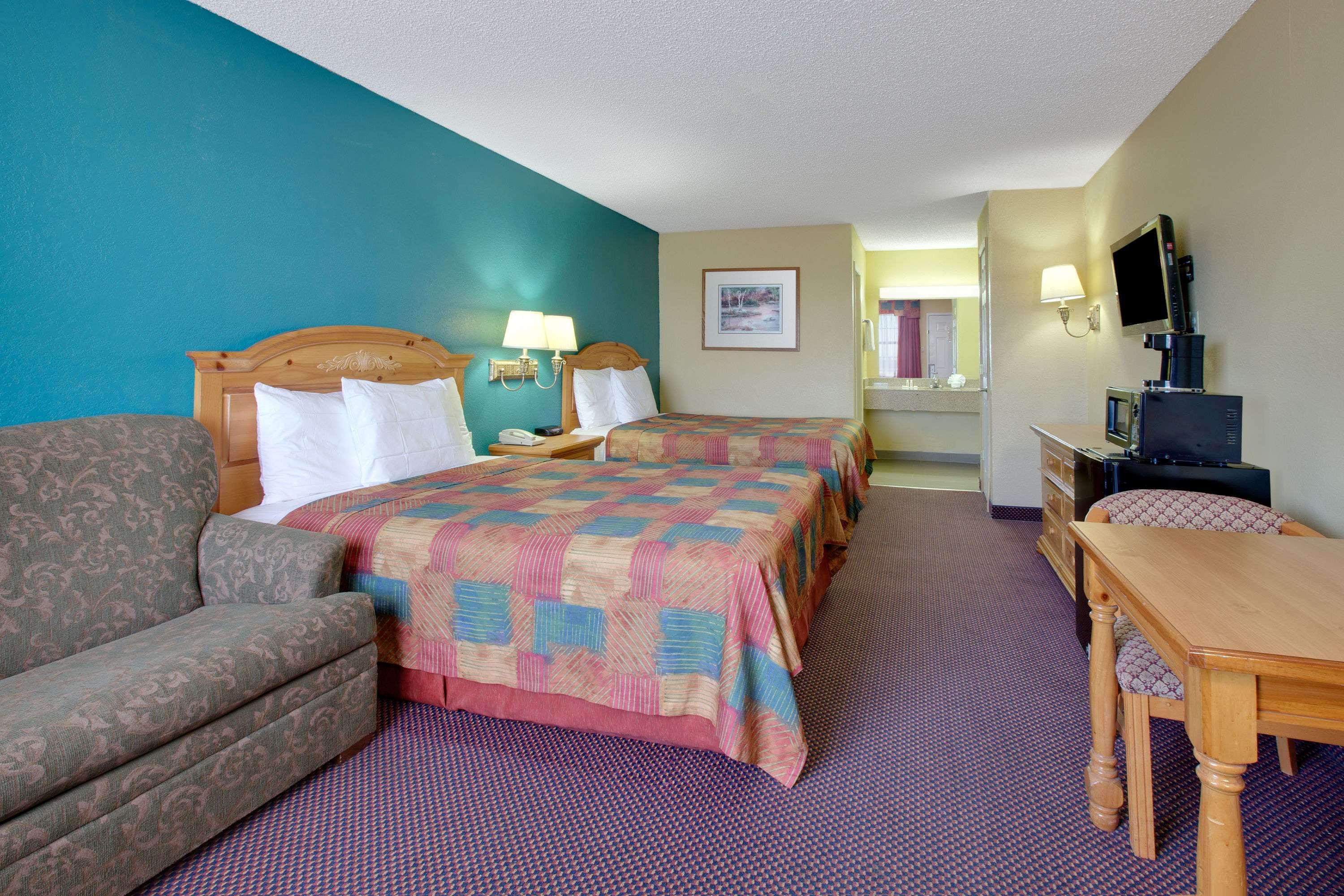 Hotel Baymont By Wyndham Terrell Exterior foto