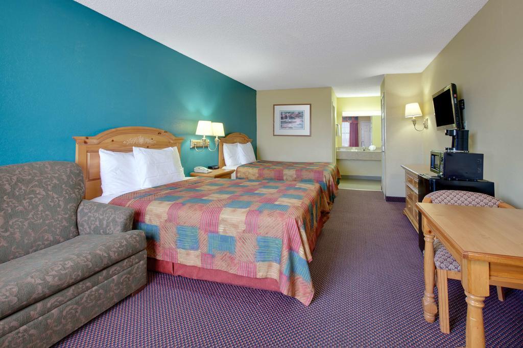 Hotel Baymont By Wyndham Terrell Exterior foto