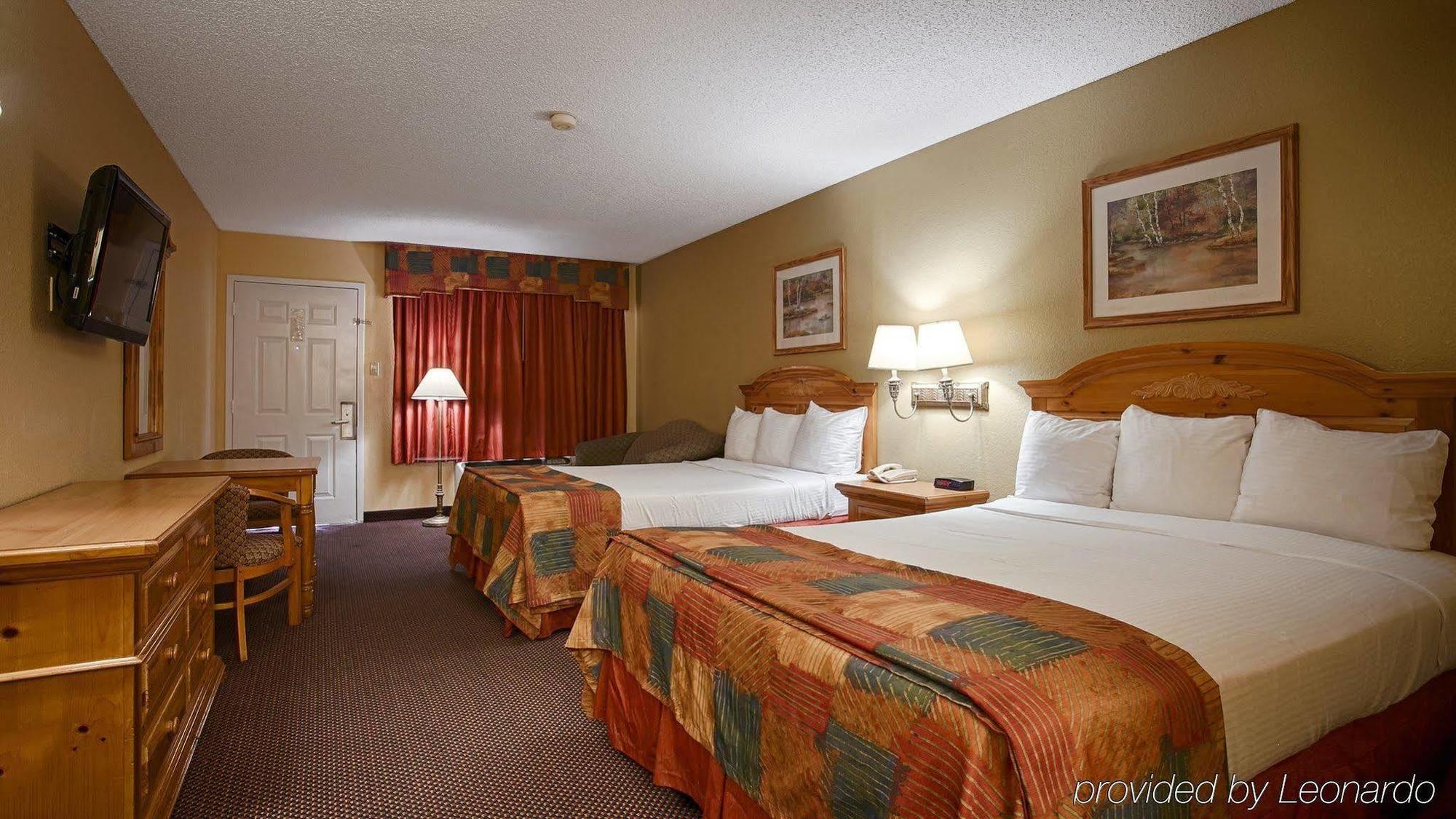 Hotel Baymont By Wyndham Terrell Exterior foto